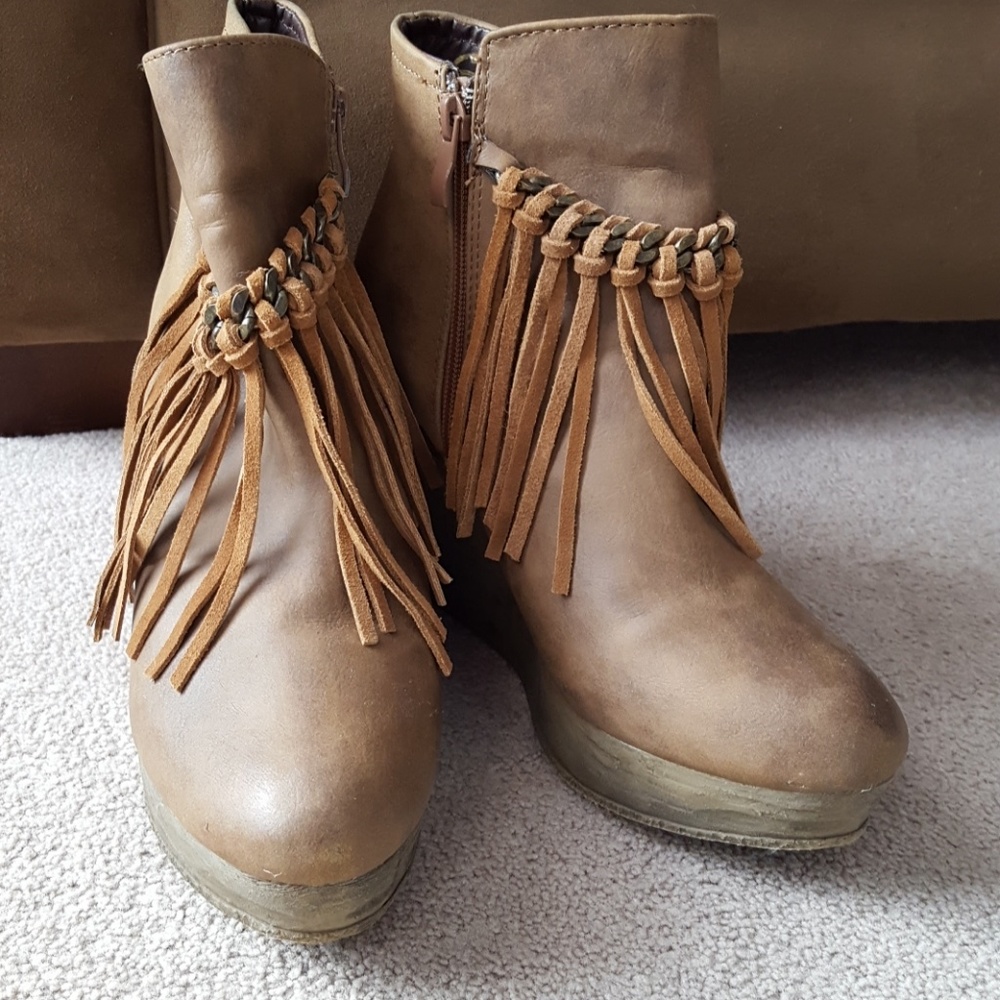 Sbicca fringe ankle boots size 10